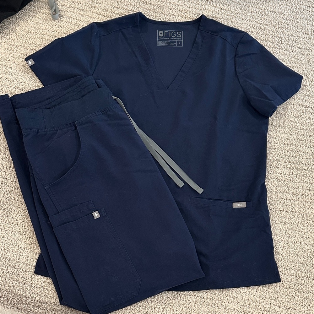 Figs Navy Scrub Set Small Top Medium Cargo Bottoms